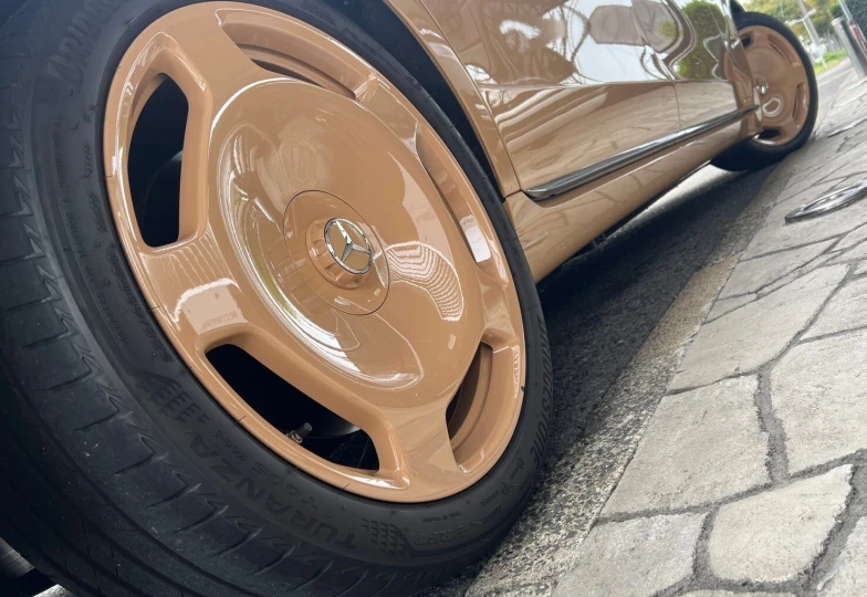 Mercedes S class Бежевый