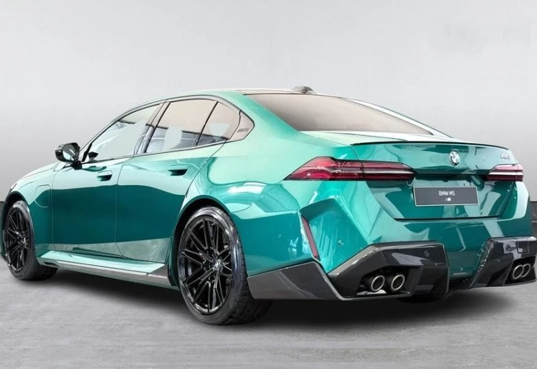 BMW M5 Бирюзовый