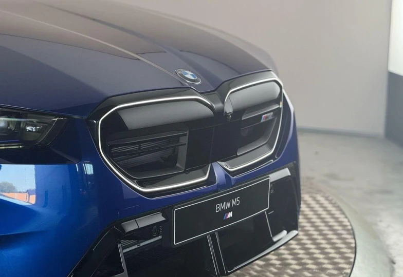 BMW M5 Синий
