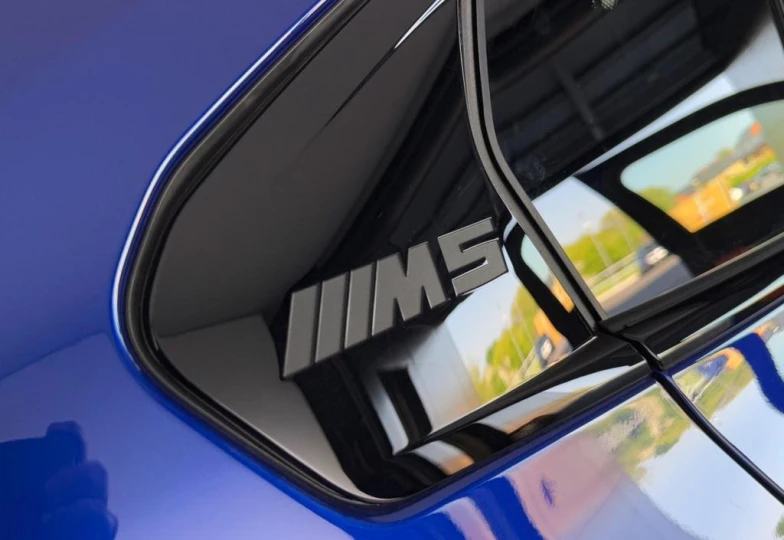 BMW M5 Синий