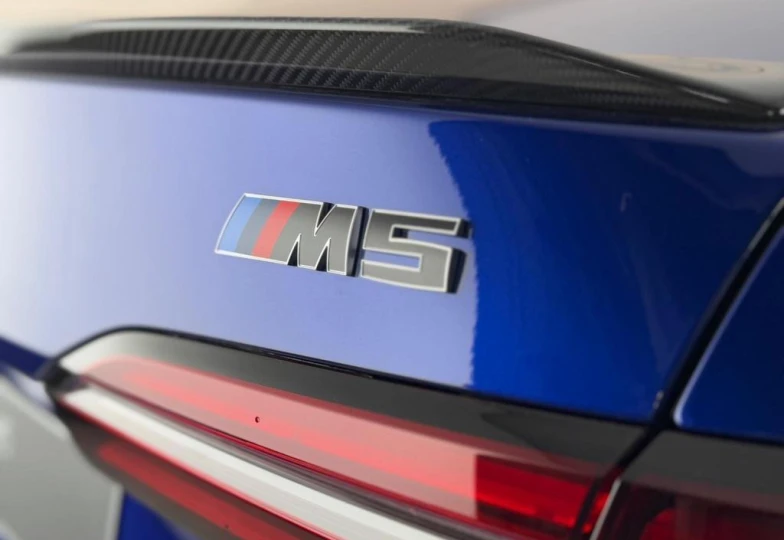 BMW M5 Синий