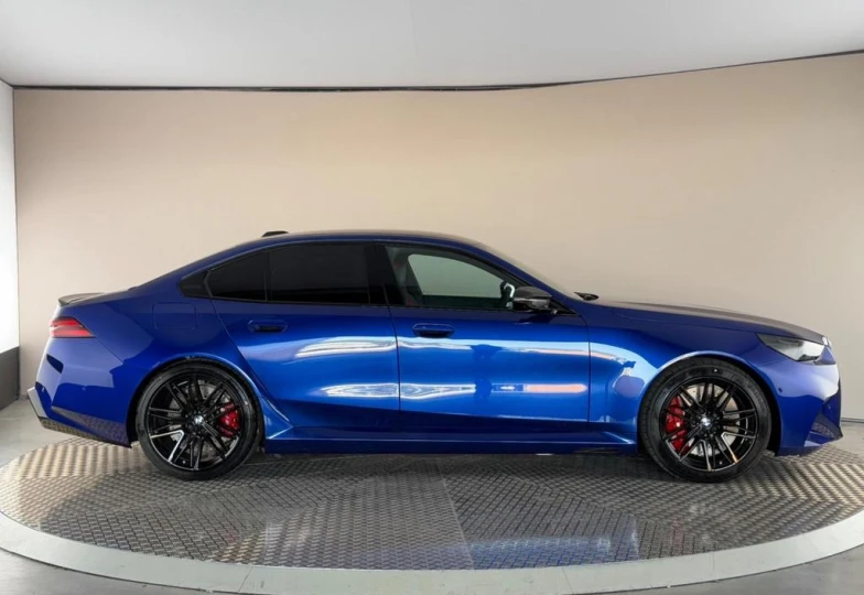BMW M5 Синий