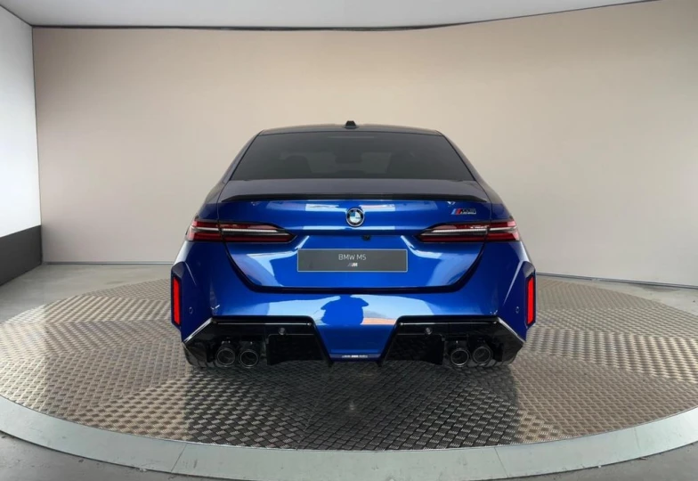 BMW M5 Синий