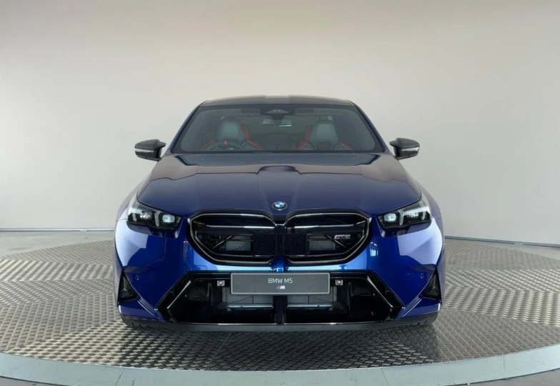 BMW M5 Синий