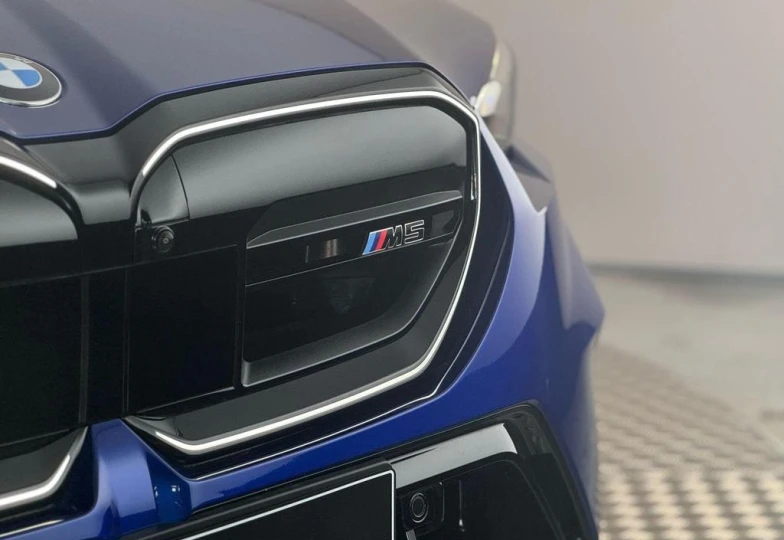 BMW M5 Синий