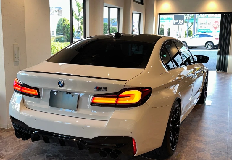 BMW M5 Белый