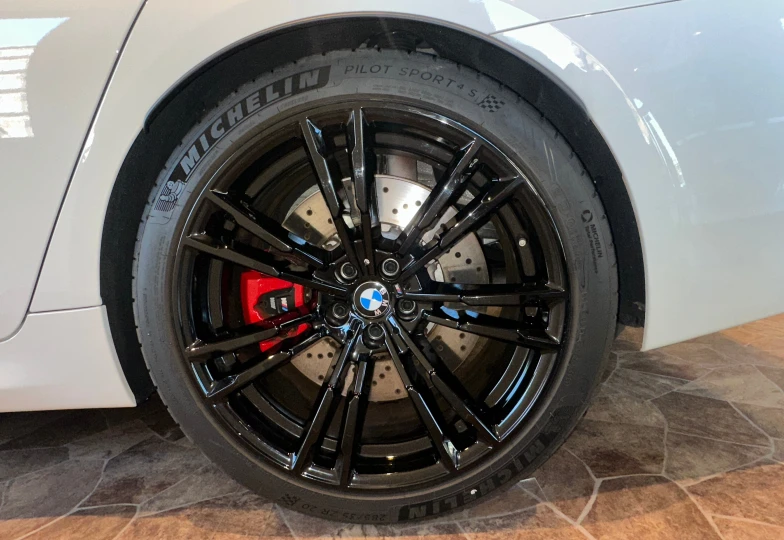 BMW M5 Белый