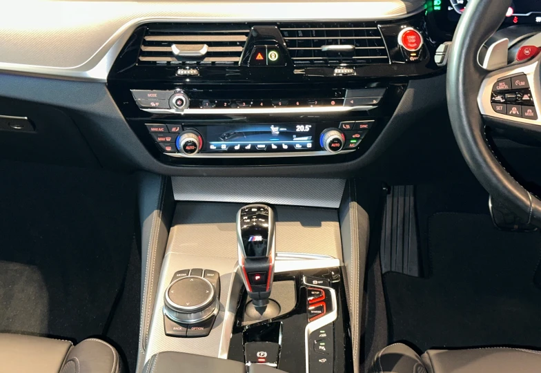 BMW M5 Белый