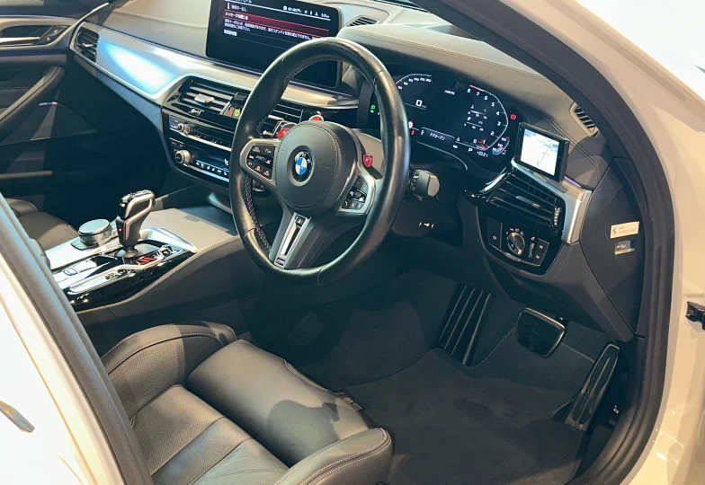 BMW M5 Белый