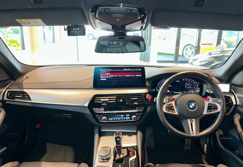 BMW M5 Белый