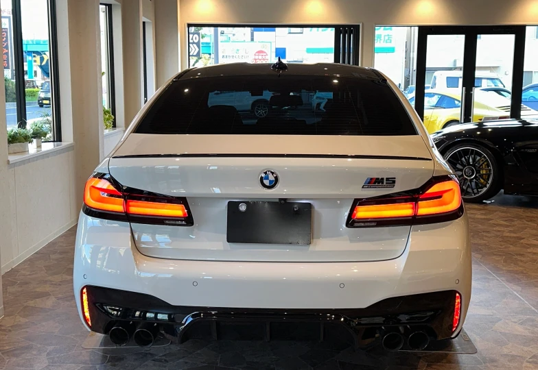 BMW M5 Белый