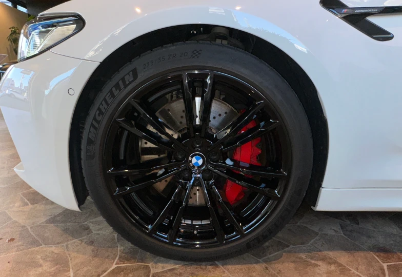 BMW M5 Белый