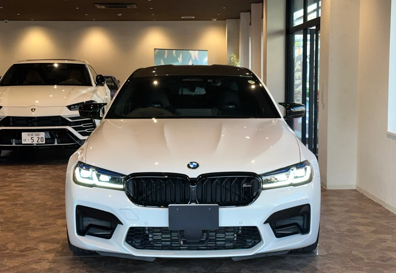 BMW M5 Белый