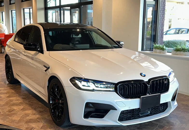 BMW M5 Белый