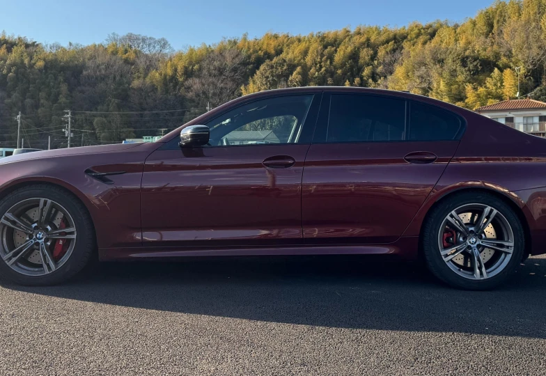 BMW M5 Красный