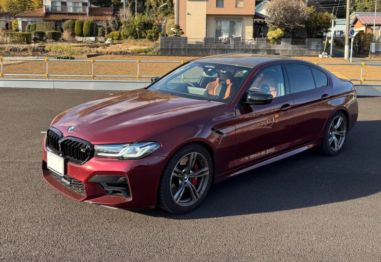 BMW M5 Красный