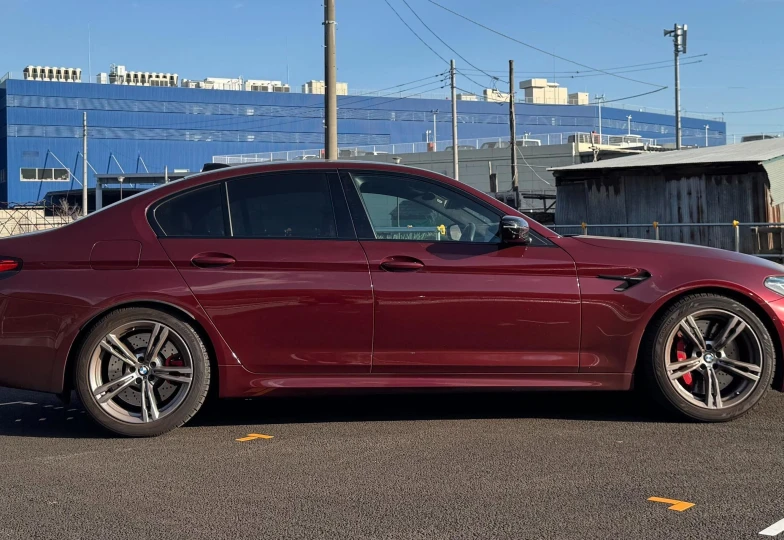 BMW M5 Красный