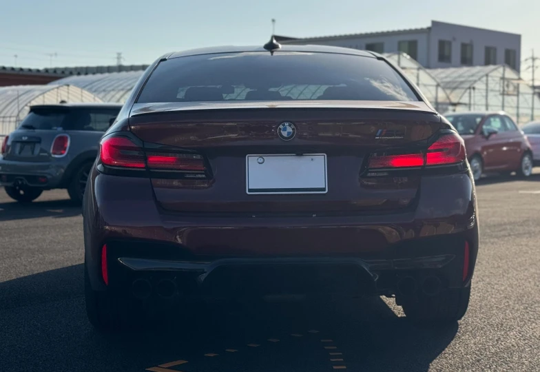 BMW M5 Красный