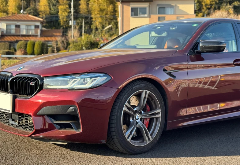 BMW M5 Красный