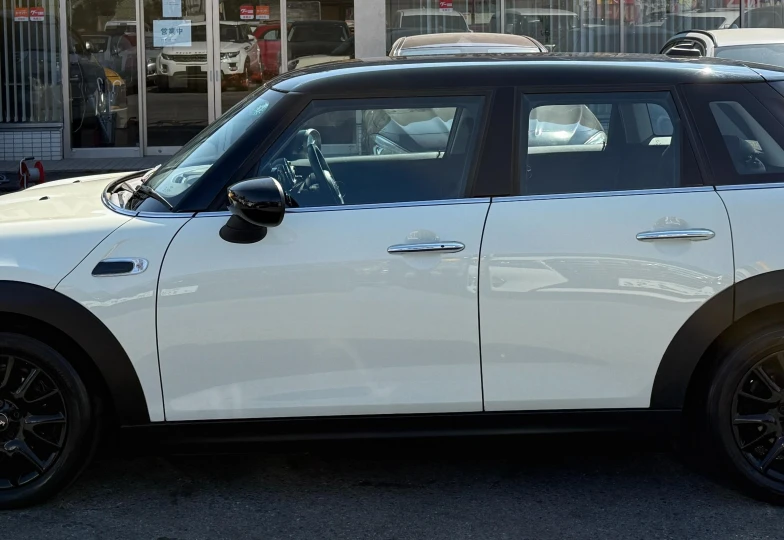 Mini Hatch White
