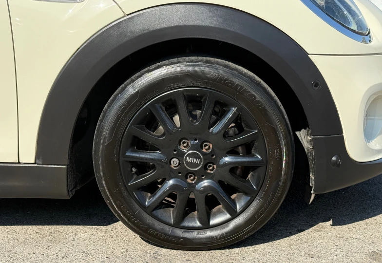 Mini Hatch White