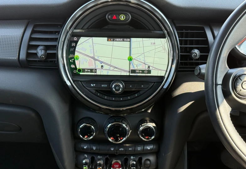 Mini Hatch White
