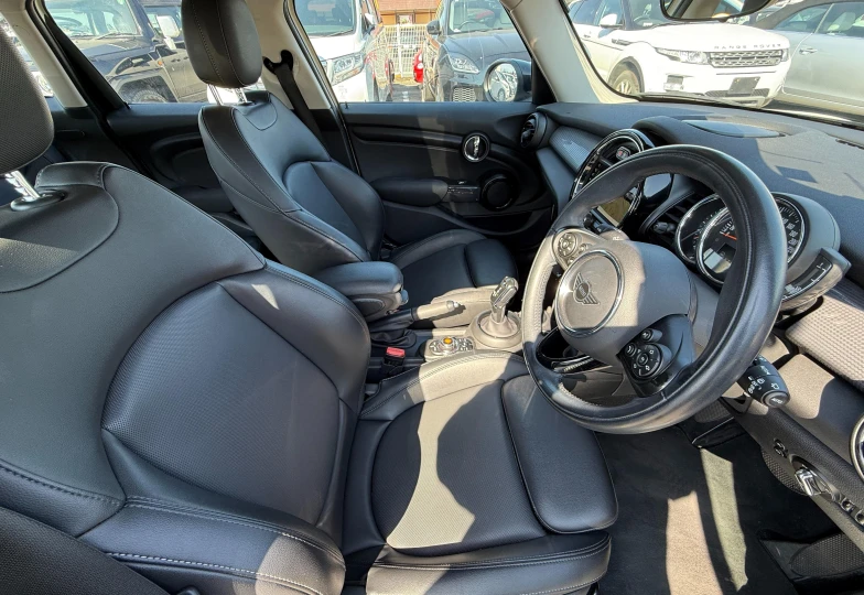 Mini Hatch White
