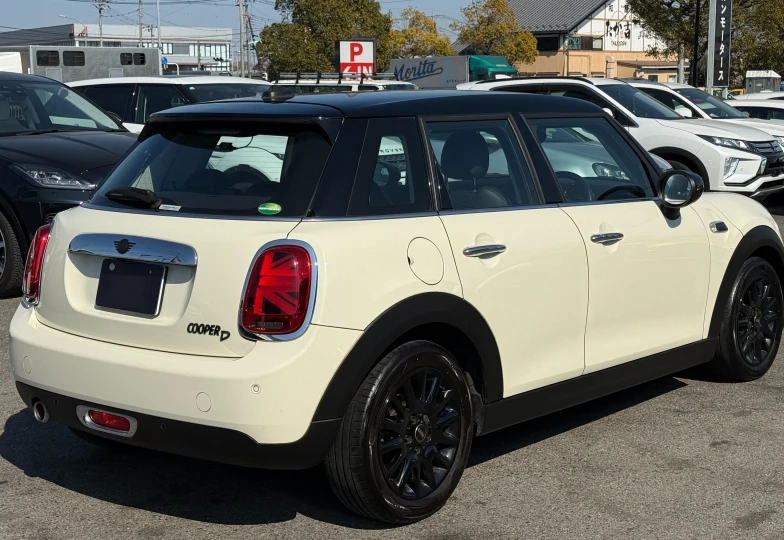 Mini Hatch White