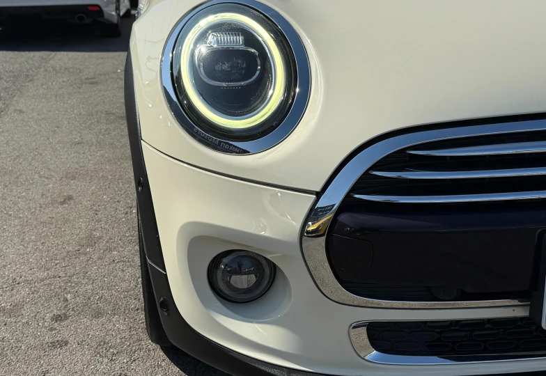 Mini Hatch White