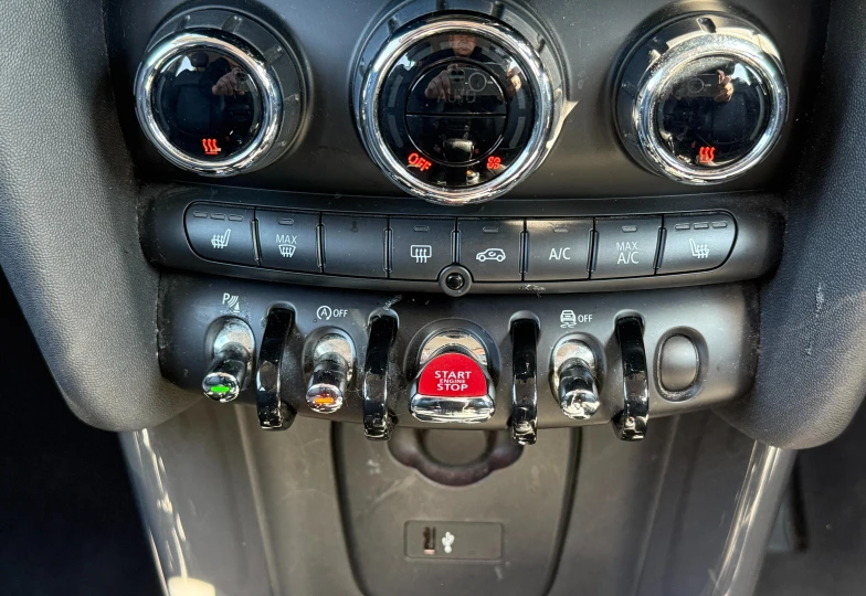 Mini Hatch White