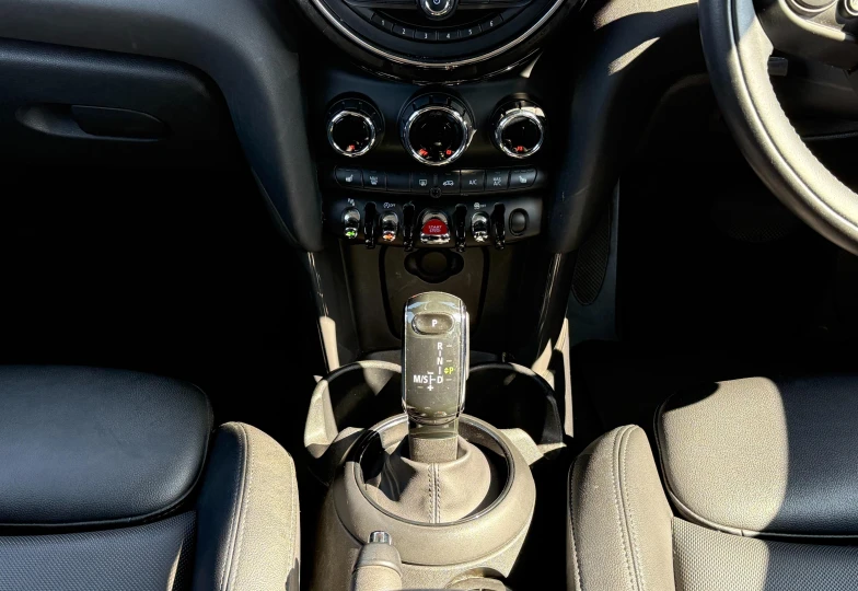 Mini Hatch White