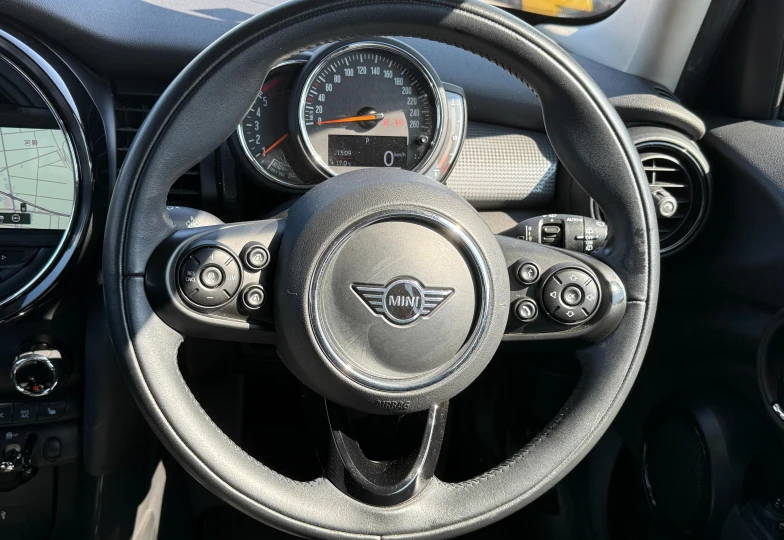 Mini Hatch White