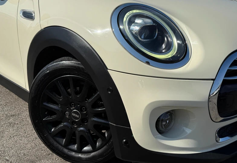 Mini Hatch White