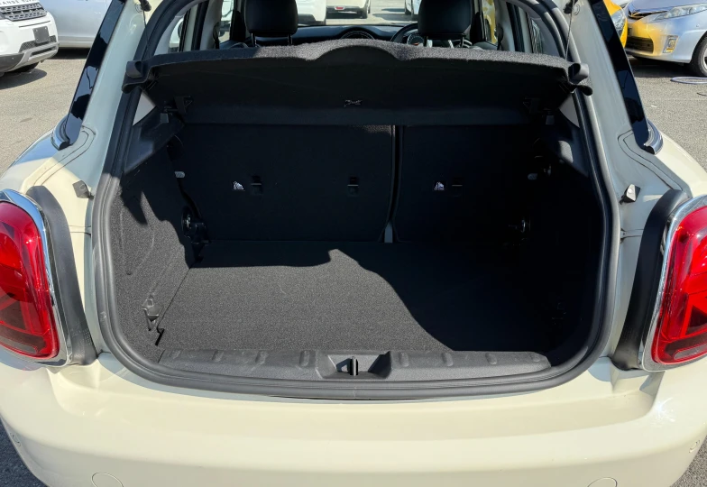 Mini Hatch White
