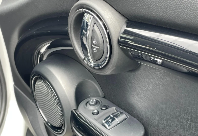 Mini Hatch Белый