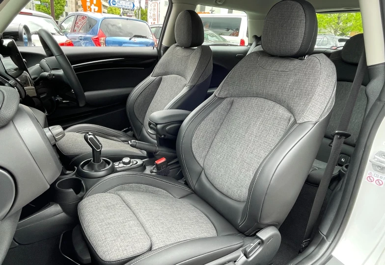 Mini Hatch Белый