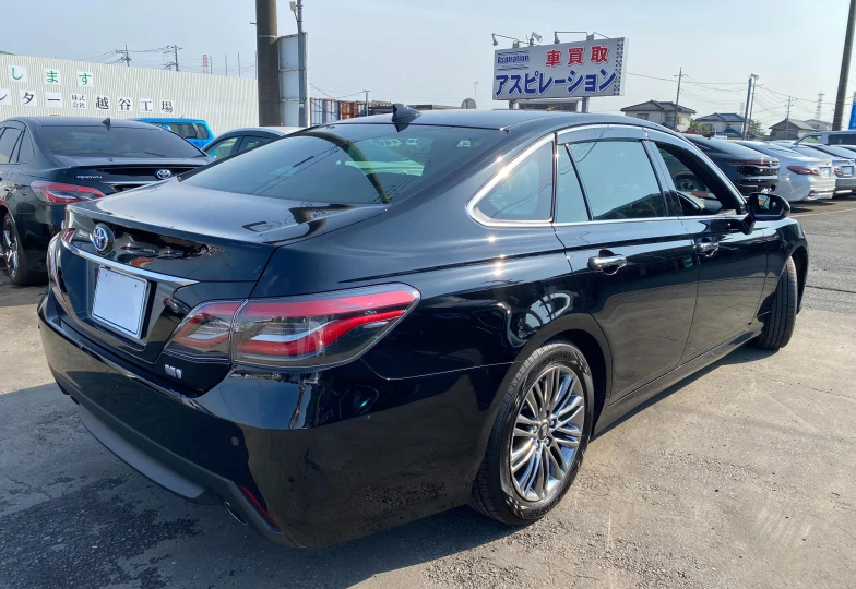 Toyota Crown Черный