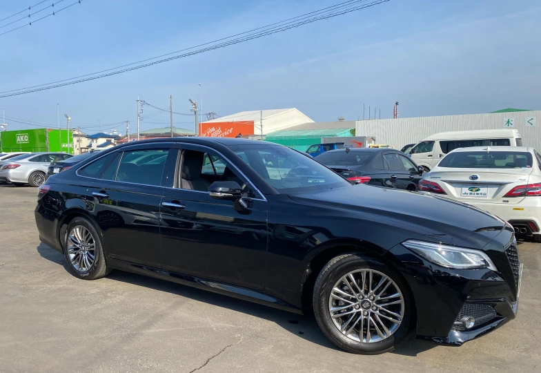 Toyota Crown Черный