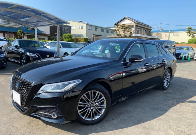 Toyota Crown Черный