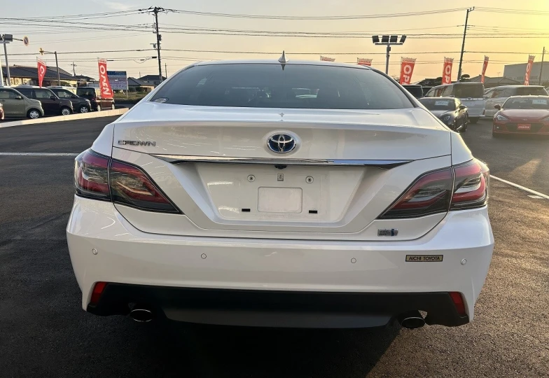 Toyota Crown Белый