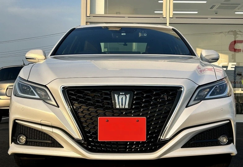 Toyota Crown Белый