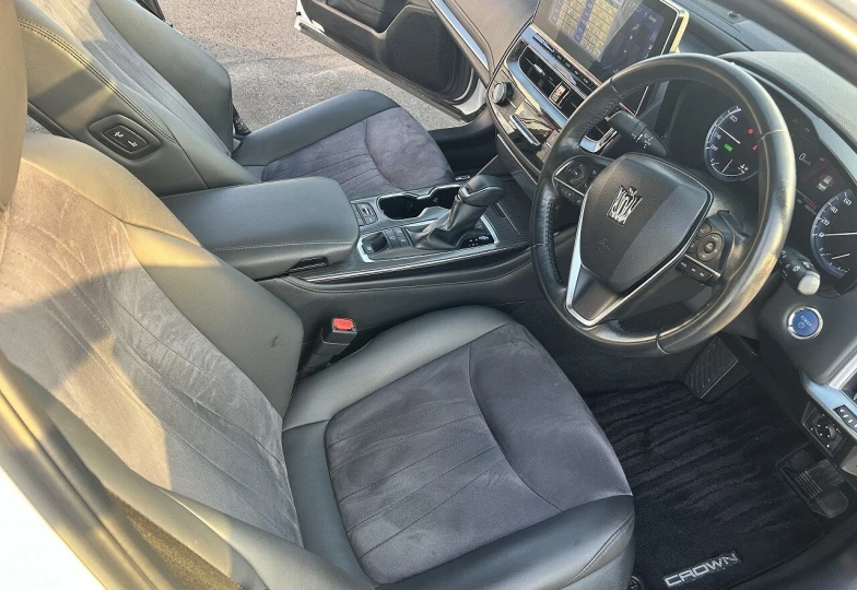 Toyota Crown Белый