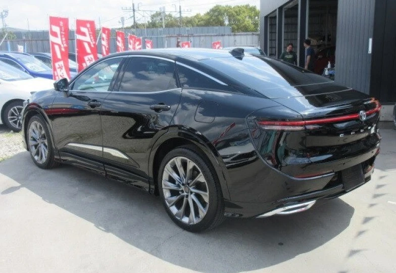 Toyota Crown Черный