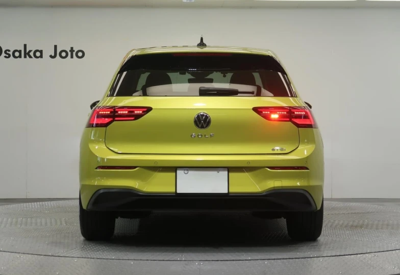 Volkswagen Golf Yellow