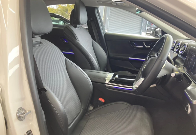 Mercedes C-class Белый