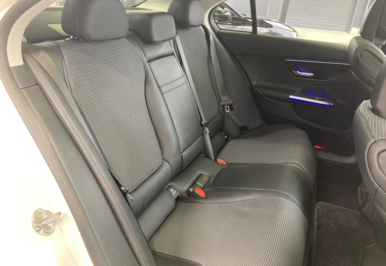 Mercedes C-class Белый