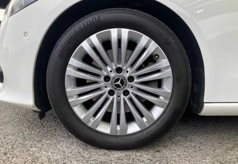 Mercedes C-class Белый