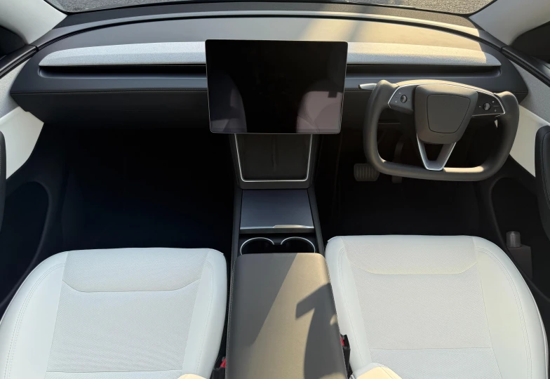 Tesla Model Y Черный