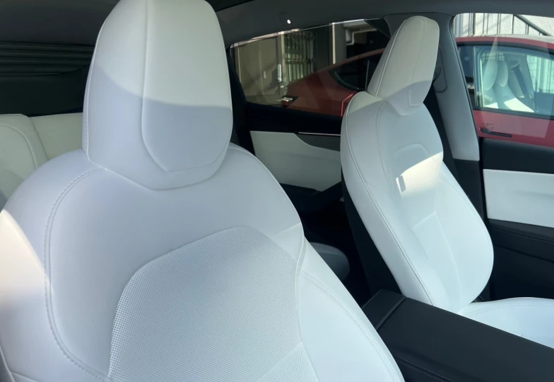 Tesla Model Y Черный