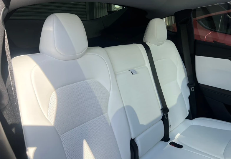Tesla Model Y Черный